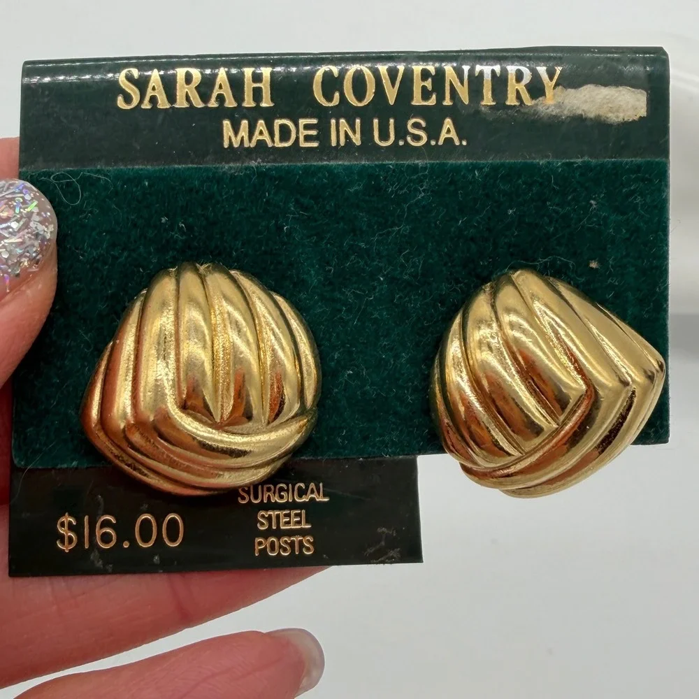 Vintage Sarah Coventry Gold‎ Tone Shell Dome Earrings NOS Carded 80s USA